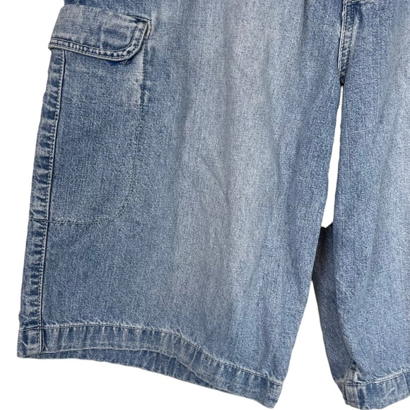 Vintage Levi’s Hirise Velcro Pocket Denim Cargo Shorts Dry Goods Red Tab Size 38 - Picture 8 of 16